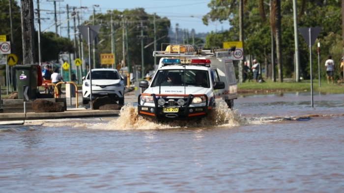 Евакуираха десетки хиляди в Австралия заради най-тежките наводнения от десетилетия